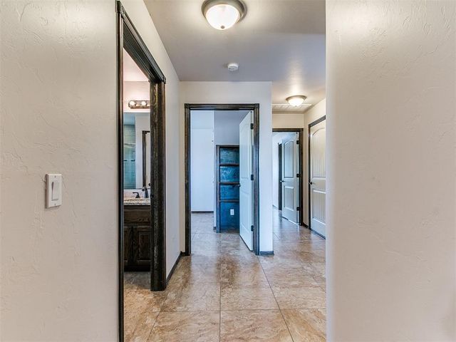 613 SW 7th St., S.W. 7th St., Moore, OK 73160