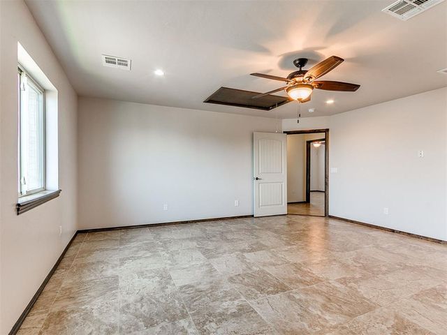 613 SW 7th St., S.W. 7th St., Moore, OK 73160