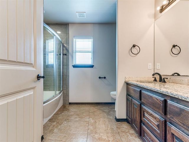 613 SW 7th St., S.W. 7th St., Moore, OK 73160