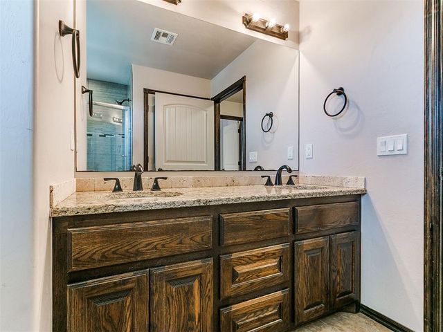 613 SW 7th St., S.W. 7th St., Moore, OK 73160