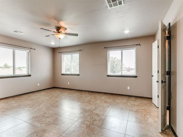 613 SW 7th St., S.W. 7th St., Moore, OK 73160