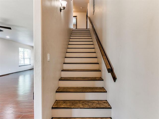 613 SW 7th St., S.W. 7th St., Moore, OK 73160