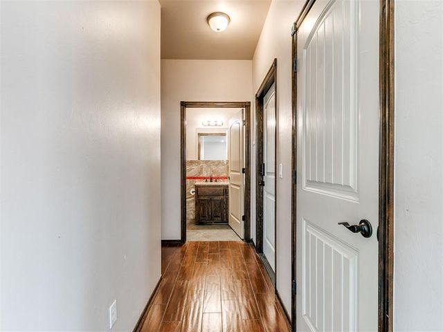 613 SW 7th St., S.W. 7th St., Moore, OK 73160