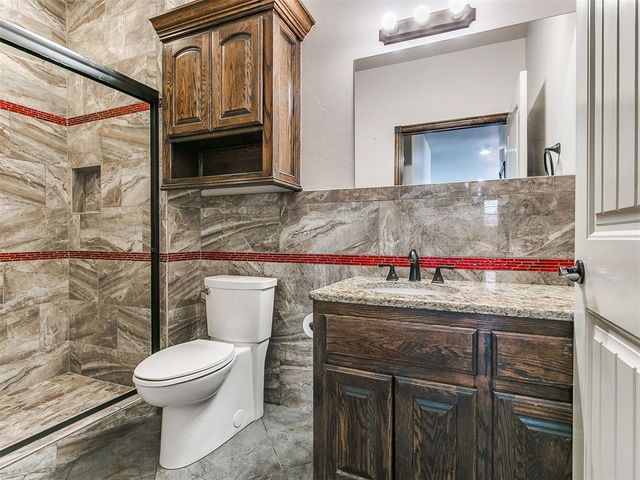 613 SW 7th St., S.W. 7th St., Moore, OK 73160