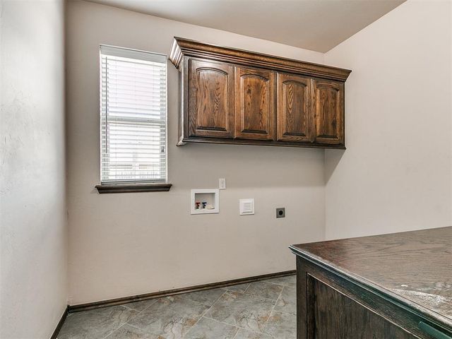 613 SW 7th St., S.W. 7th St., Moore, OK 73160