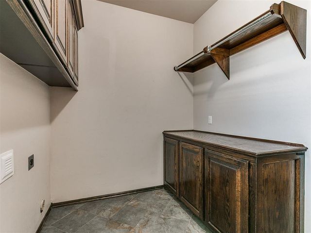 613 SW 7th St., S.W. 7th St., Moore, OK 73160