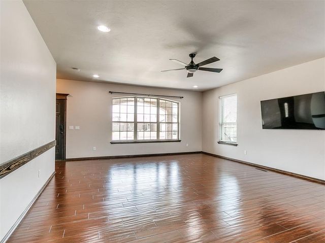 613 SW 7th St., S.W. 7th St., Moore, OK 73160