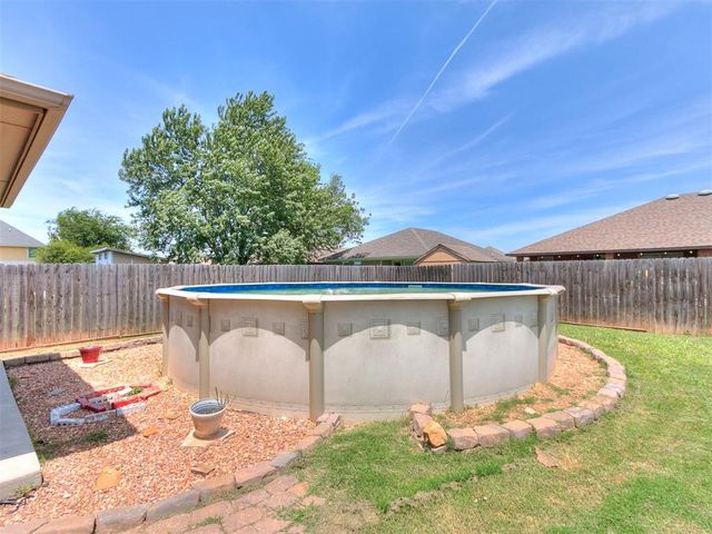 613 SW 7th St., S.W. 7th St., Moore, OK 73160