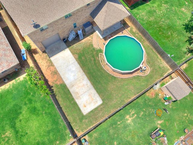613 SW 7th St., S.W. 7th St., Moore, OK 73160
