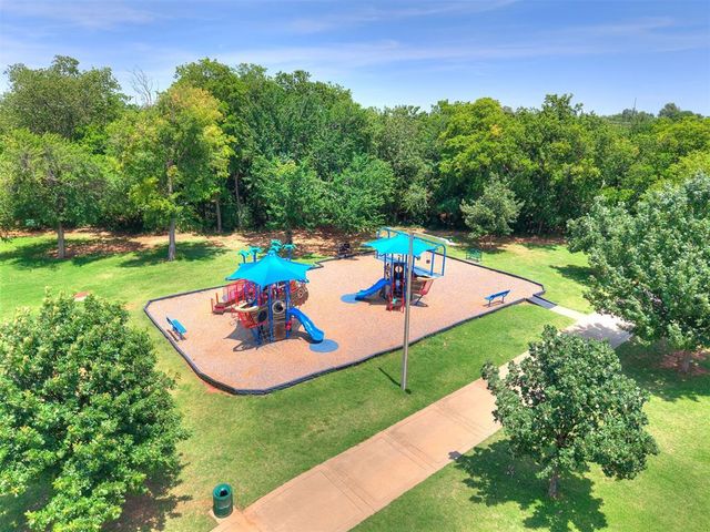 613 SW 7th St., S.W. 7th St., Moore, OK 73160