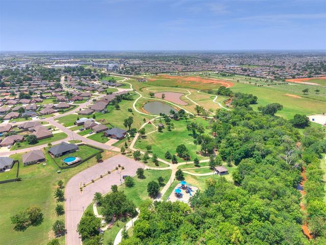 613 SW 7th St., S.W. 7th St., Moore, OK 73160
