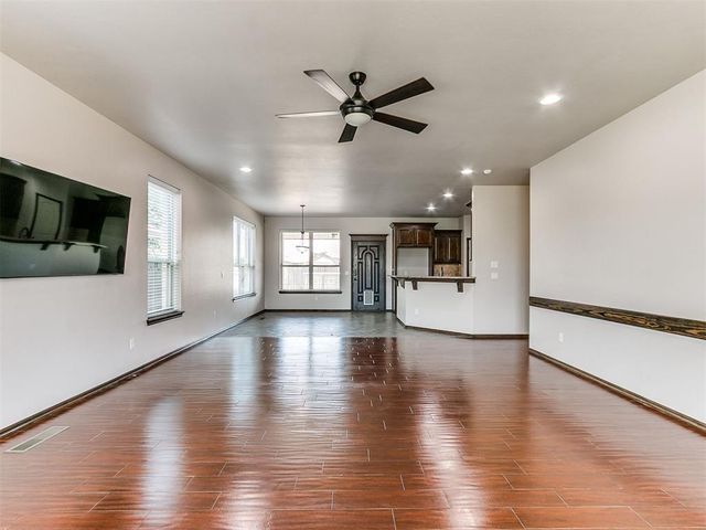 613 SW 7th St., S.W. 7th St., Moore, OK 73160