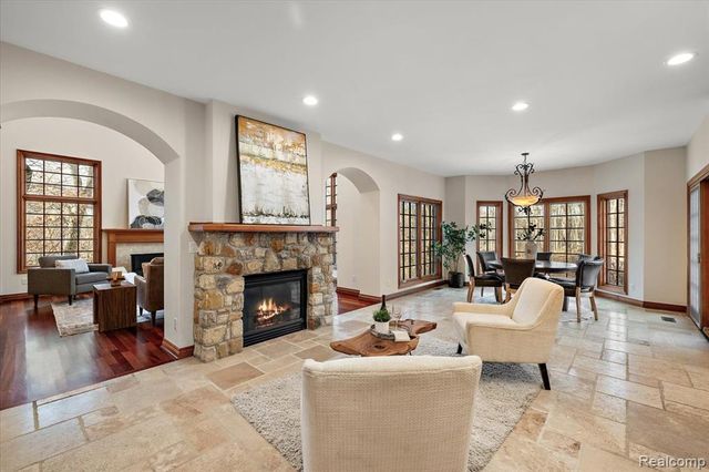 2541 Plum Creek Court, Oakland, MI 48363