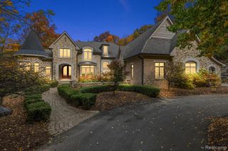 2541 Plum Creek Court, Oakland, MI 48363