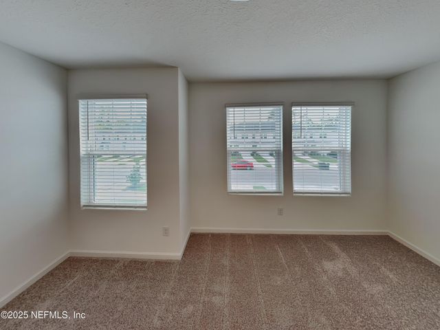 586 HOLLY LAKES Drive, Orange Park, FL 32073