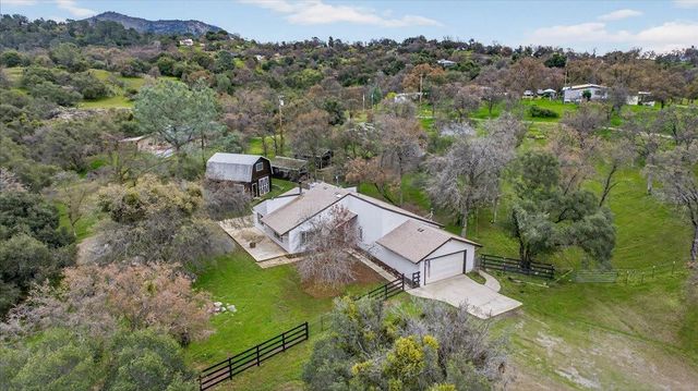 31814 Lockwood Lane, Prather, CA 93651