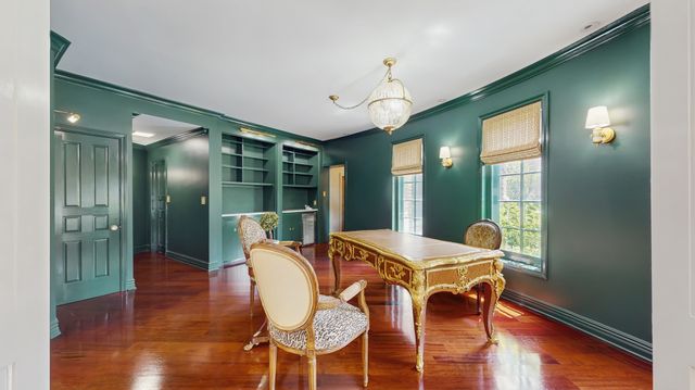 570 Hathaway Circle, Lake Forest, IL 60045