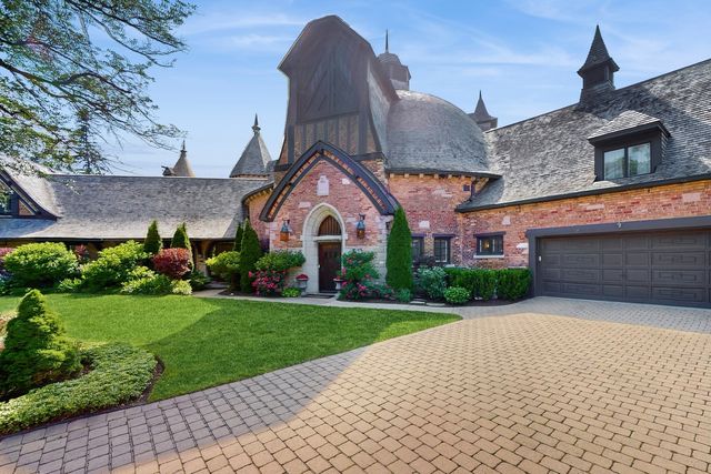 570 Hathaway Circle, Lake Forest, IL 60045