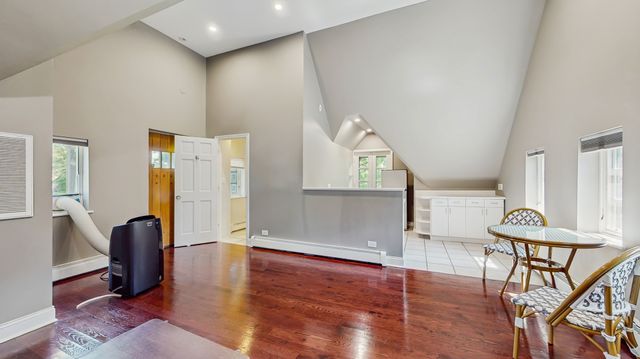 570 Hathaway Circle, Lake Forest, IL 60045