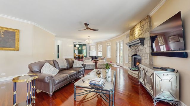 570 Hathaway Circle, Lake Forest, IL 60045