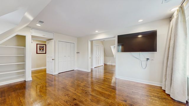 570 Hathaway Circle, Lake Forest, IL 60045