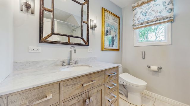 570 Hathaway Circle, Lake Forest, IL 60045