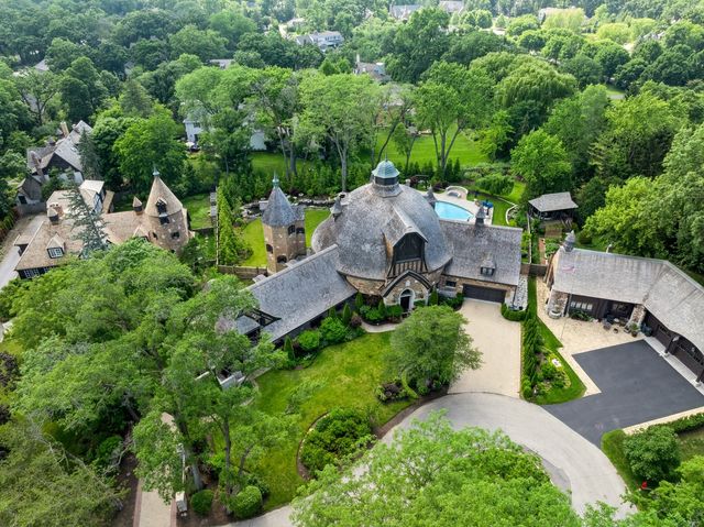 570 Hathaway Circle, Lake Forest, IL 60045