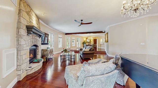 570 Hathaway Circle, Lake Forest, IL 60045