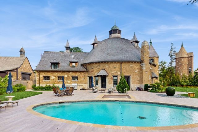 570 Hathaway Circle, Lake Forest, IL 60045