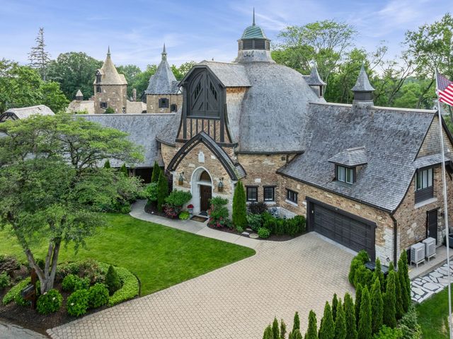 570 Hathaway Circle, Lake Forest, IL 60045
