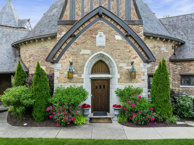 570 Hathaway Circle, Lake Forest, IL 60045