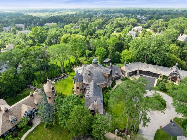 570 Hathaway Circle, Lake Forest, IL 60045