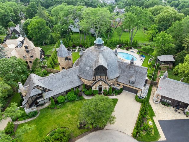 570 Hathaway Circle, Lake Forest, IL 60045