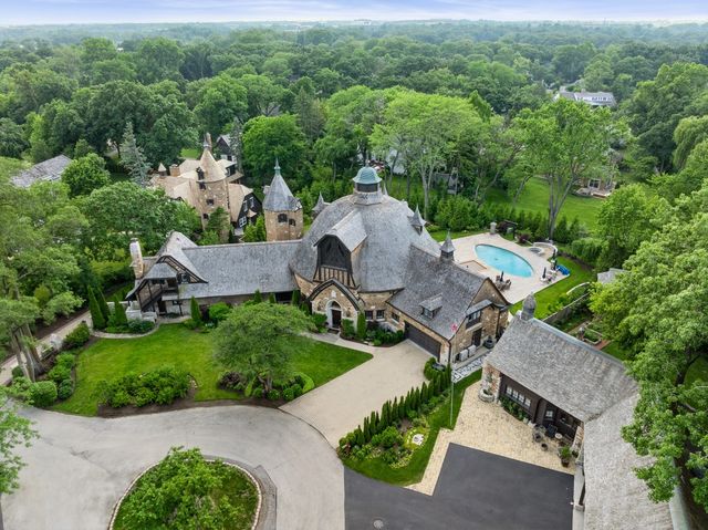 570 Hathaway Circle, Lake Forest, IL 60045