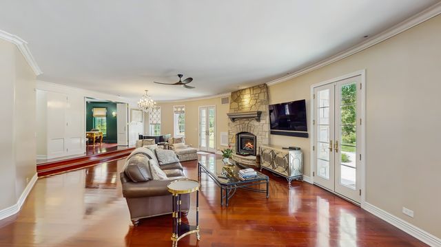 570 Hathaway Circle, Lake Forest, IL 60045