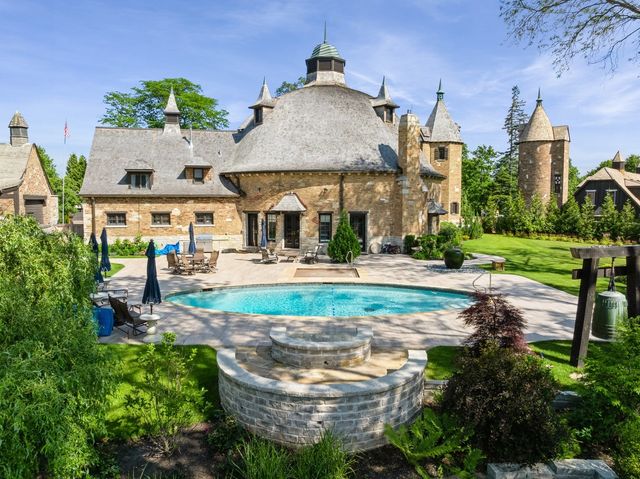 570 Hathaway Circle, Lake Forest, IL 60045