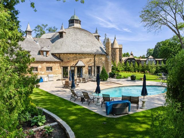 570 Hathaway Circle, Lake Forest, IL 60045