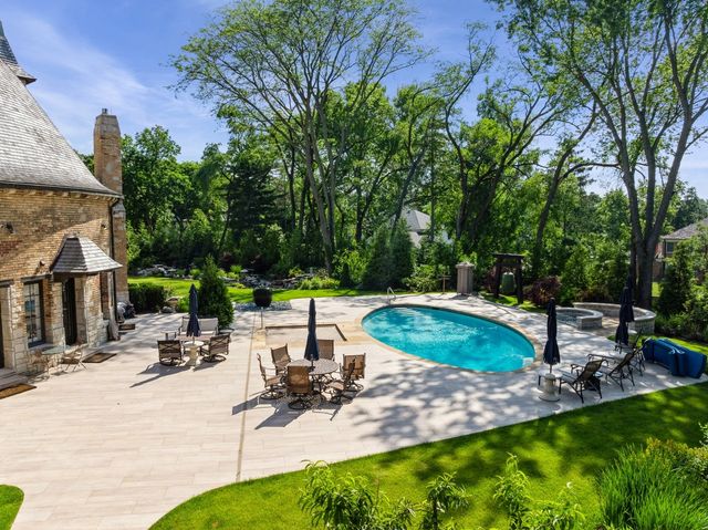570 Hathaway Circle, Lake Forest, IL 60045