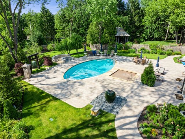 570 Hathaway Circle, Lake Forest, IL 60045