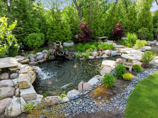 570 Hathaway Circle, Lake Forest, IL 60045