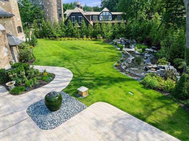 570 Hathaway Circle, Lake Forest, IL 60045