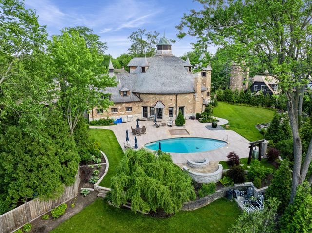 570 Hathaway Circle, Lake Forest, IL 60045