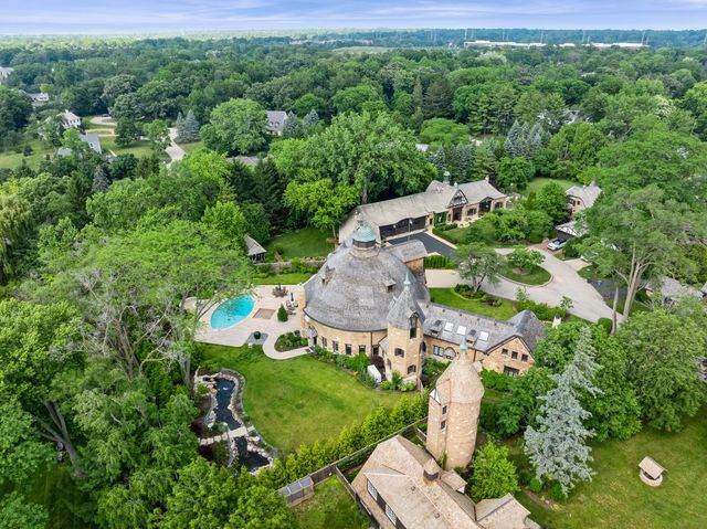 570 Hathaway Circle, Lake Forest, IL 60045