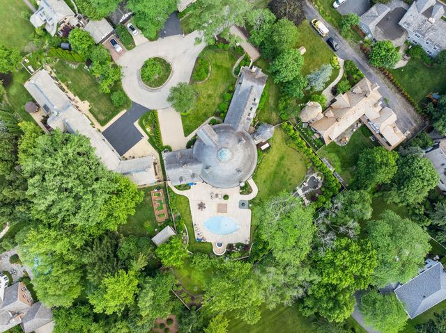 570 Hathaway Circle, Lake Forest, IL 60045