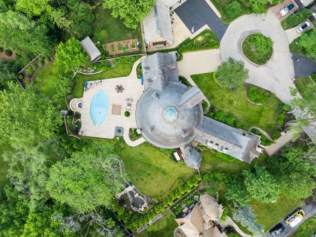 570 Hathaway Circle, Lake Forest, IL 60045