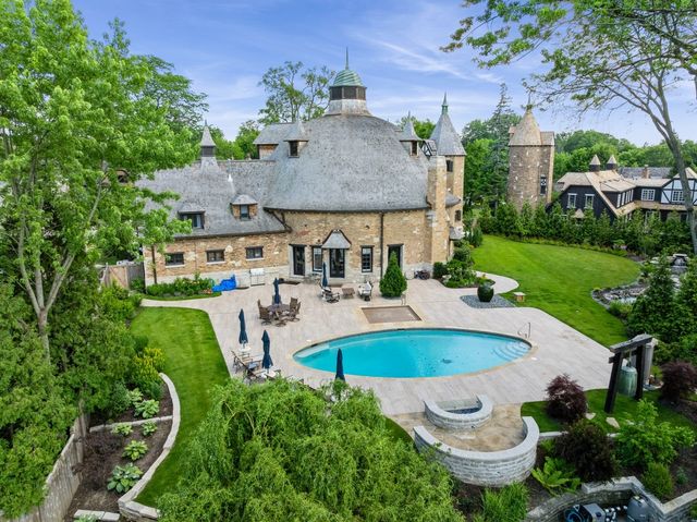 570 Hathaway Circle, Lake Forest, IL 60045
