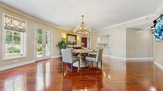 570 Hathaway Circle, Lake Forest, IL 60045