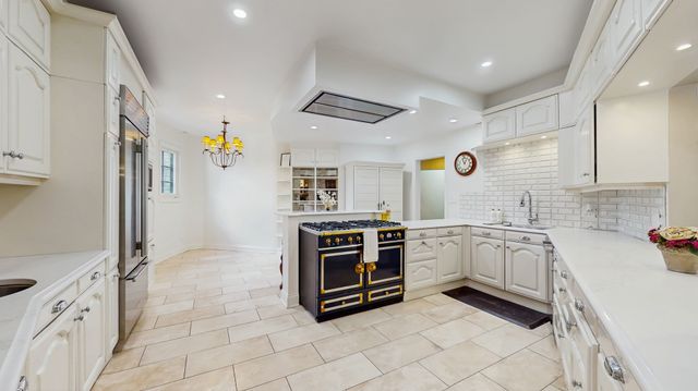 570 Hathaway Circle, Lake Forest, IL 60045