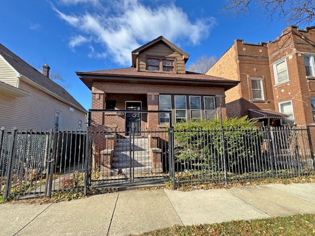 938 N Leamington Avenue, Chicago, IL 60651