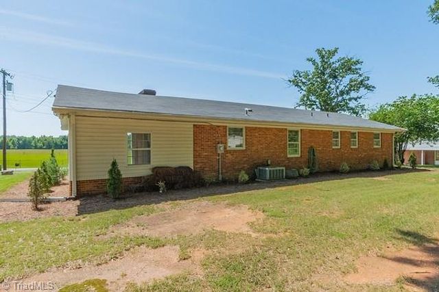 3035 Plantation Road, Winston-salem, NC 27105